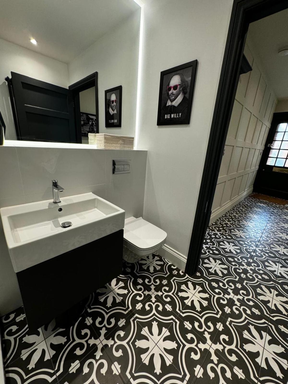 Macbeths Corner High End Luxury Apartment In Centre With Parking Stratford-upon-Avon Exterior foto